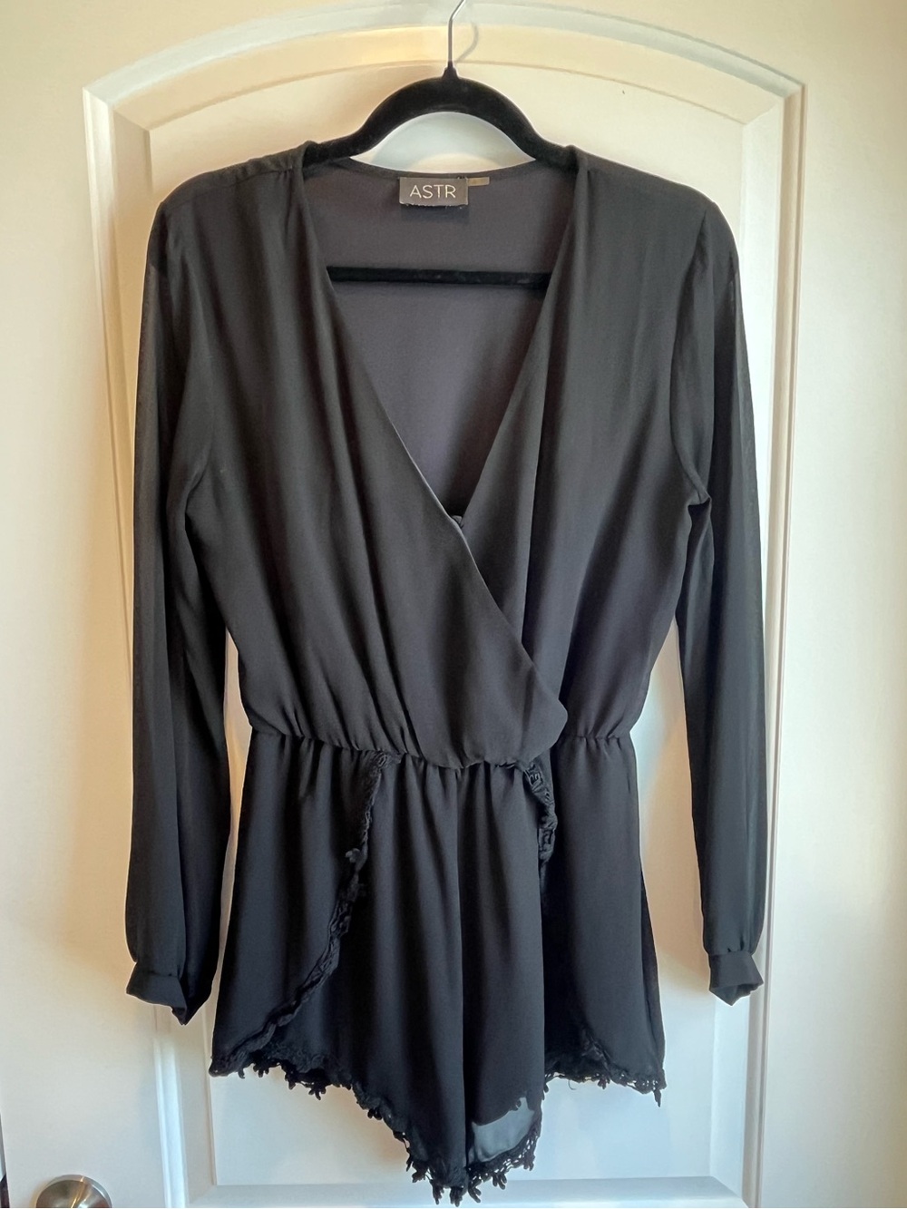 ASTR the Label Black Lace Trim Long Sleeve Romper Shorts Size Medium